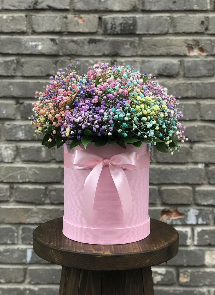 Цветочная композиция из Гипсофила и Розы в шляпной коробке в Сергаче