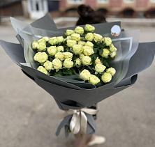 Букет Белые кустовые розы Солинеро в Сергаче