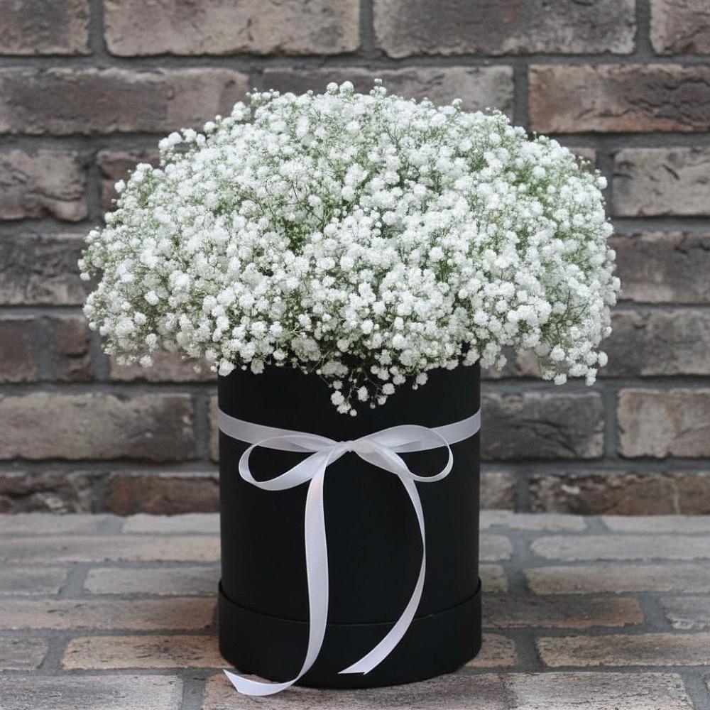 Цветочная композиция из Гипсофила в шляпной коробке в Сергаче