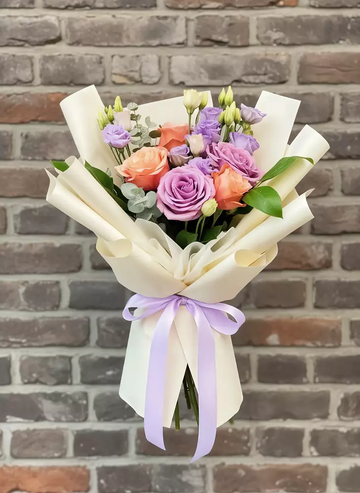 Букет цветов из: Лизиантусы и Розы в Сергаче