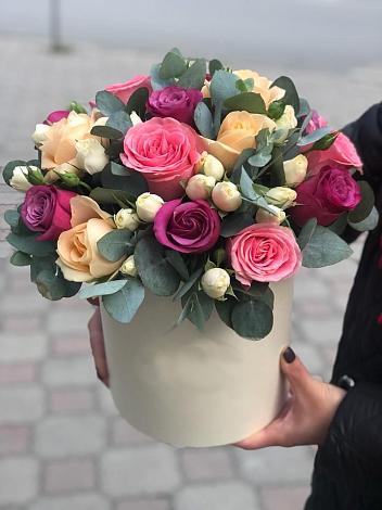 Цветочная композиция из Розы в шляпной коробке в Сергаче
