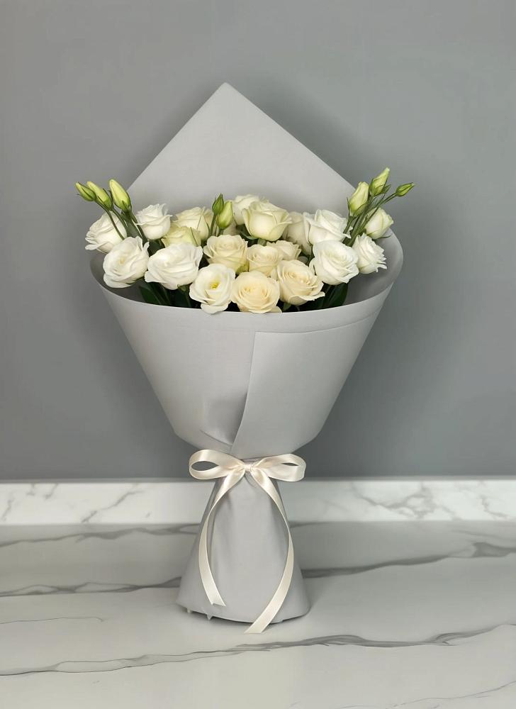 Букет цветов из: Розы и Лизиантусы в Сергаче