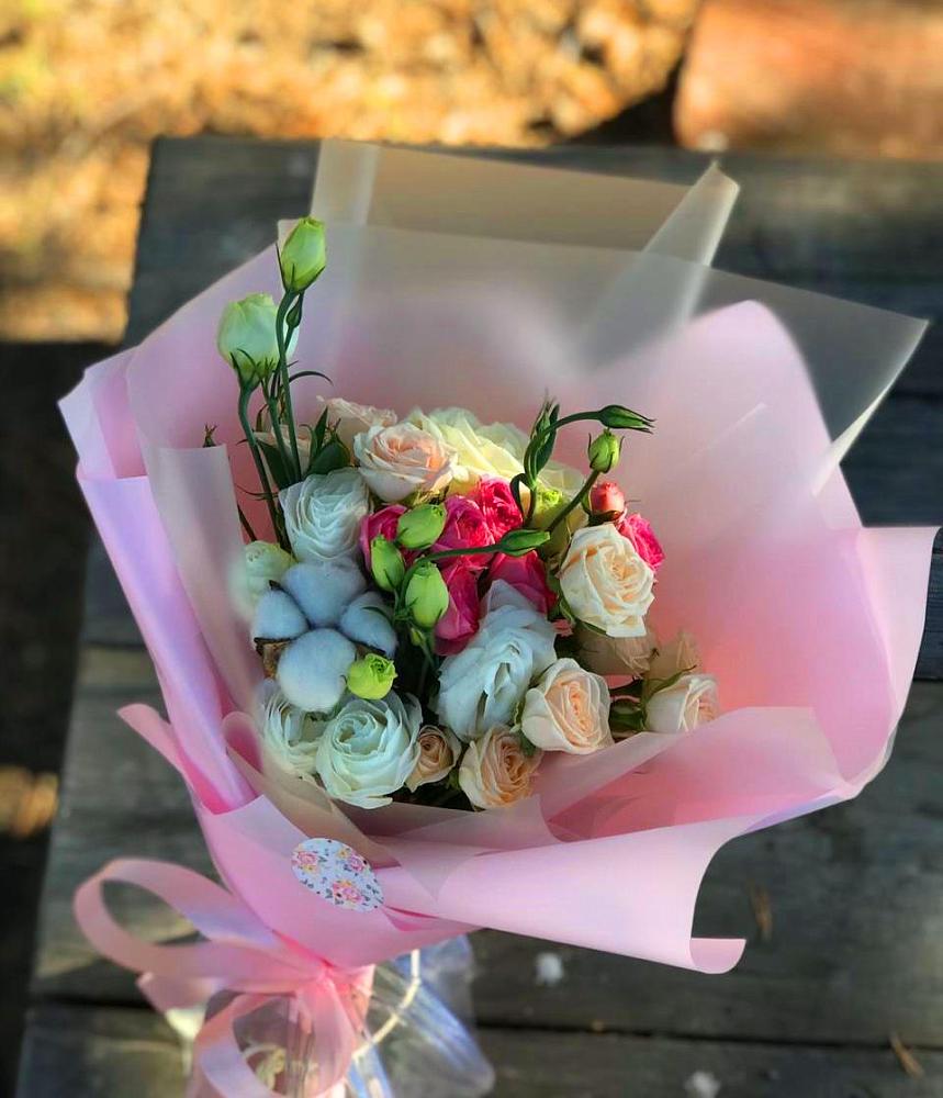 Букет цветов из: Розы и Лизиантусы в Сергаче