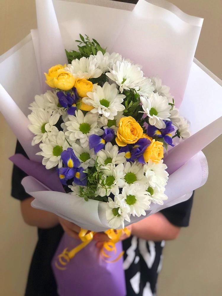 Букет цветов из: Ирисы, Хризантемы и Розы в Сергаче