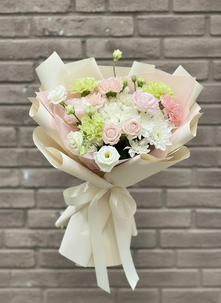 Букет цветов из: Гвоздики, Розы, Лизиантусы и Хризантемы в Сергаче