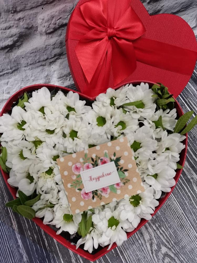 Цветочная композиция из Хризантемы в виде сердца в Сергаче