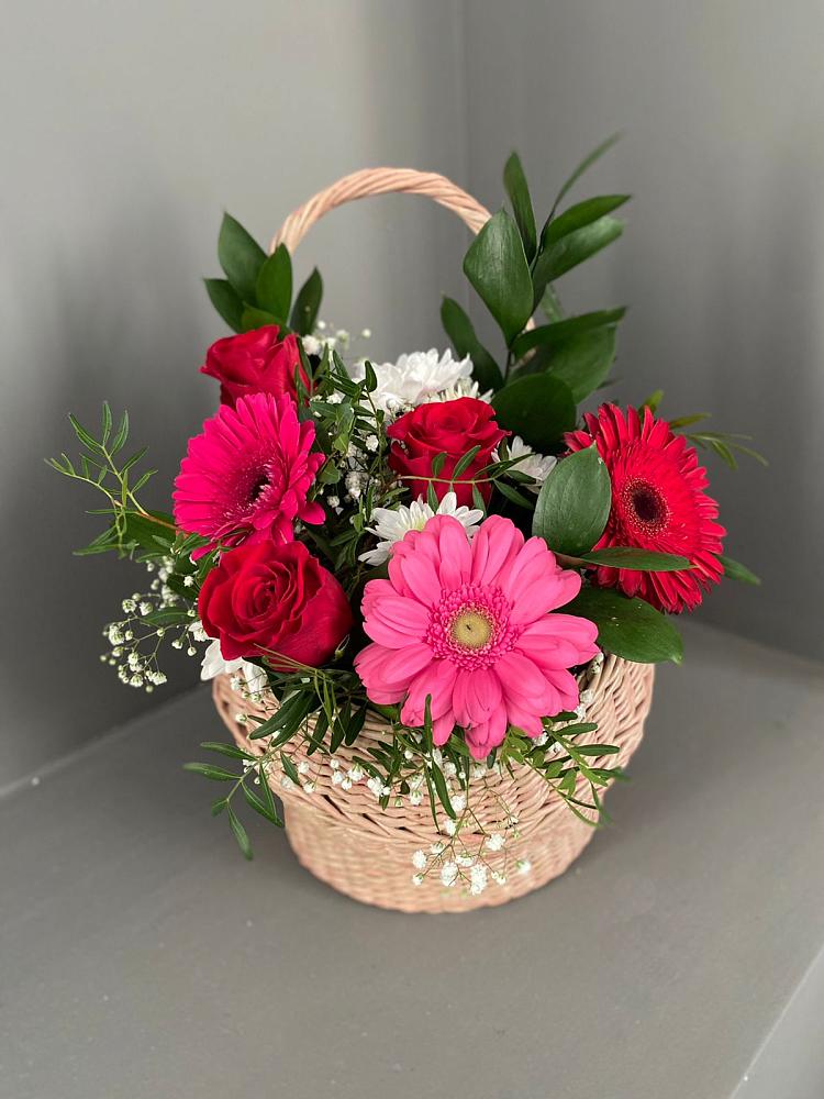 Цветочная композиция из Розы, Хризантемы и Герберы в корзине в Сергаче