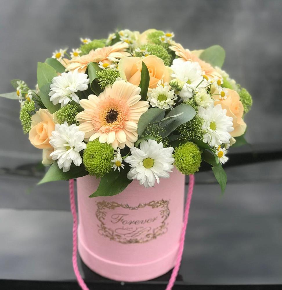 Цветочная композиция из Розы, Герберы и Хризантемы в шляпной коробке в Сергаче